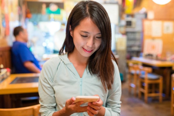 为什么网恋男友经常跟我要微信号给他用？